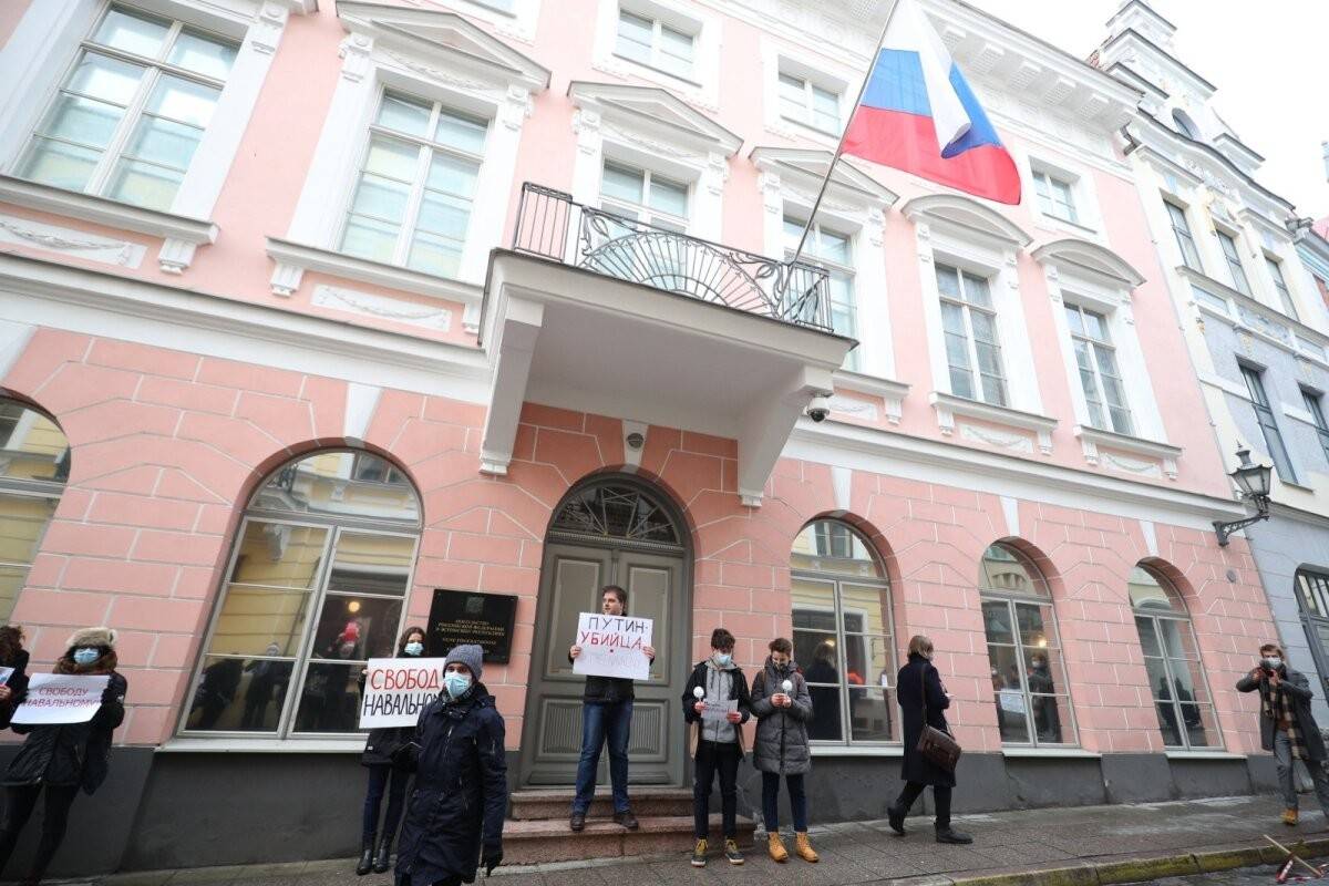 Протест пред руското посолство в Естония